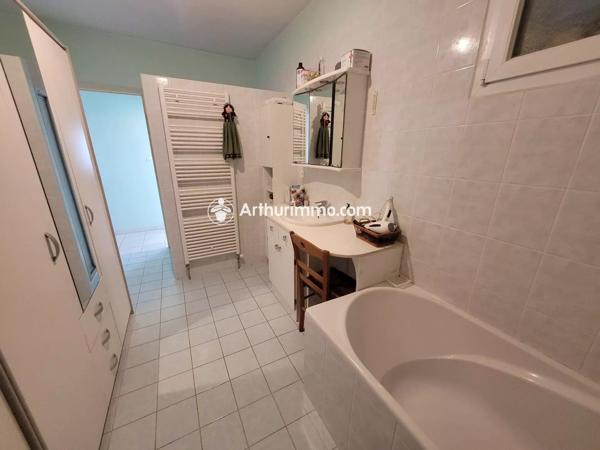 Vente                                                      Maison
                        
                     6 pièces                      140 m2                     à Saint-Jean-d'Angély