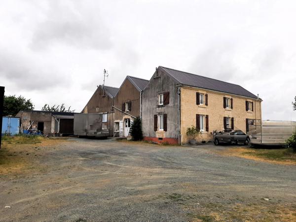 ENSEMBLE IMMOBILIER AVEC LOCATAIRE EN PLACE + LOCAUX PROFESSIONNELS – FONTENAY-LE-COMTE (1 km du centre commercial)