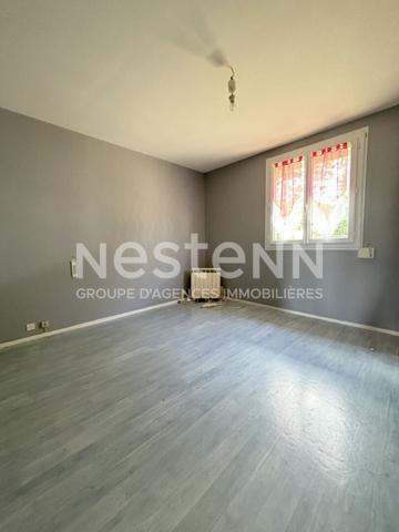 Maison de plain-pied à vendre à MOREAC 3 chambres, garage et son jardin de 520 m²