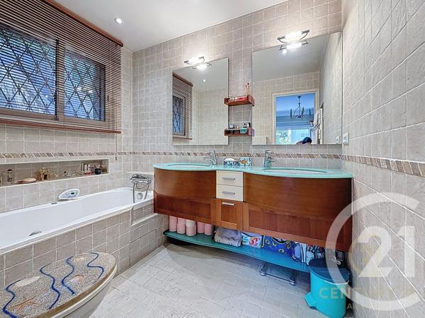 Maison à vendre  7 pièces - 216,85 m2 ANTIBES - 06