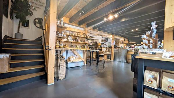 Local d activites de 104,90 m²