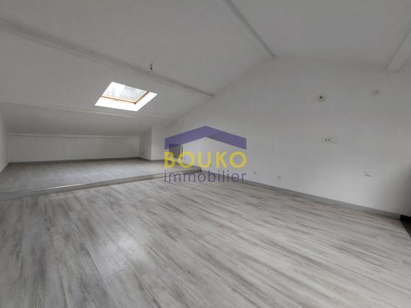T2 GRAND SEJOUR DERNIER ETAGE -- ST NICOLAS DE PORT