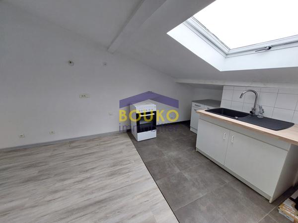 T2 GRAND SEJOUR DERNIER ETAGE -- ST NICOLAS DE PORT