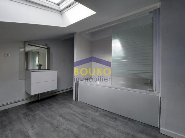 T2 GRAND SEJOUR DERNIER ETAGE -- ST NICOLAS DE PORT