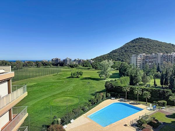 3 pièces vue mer, golf et piscine
