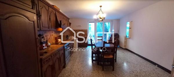 MAISON DE VILLE AVEC GARAGE ET TERRAIN