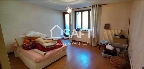 MAISON DE VILLE AVEC GARAGE ET TERRAIN