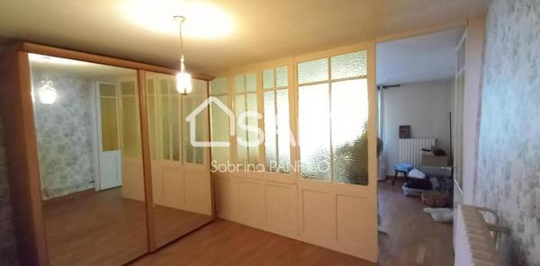 MAISON DE VILLE AVEC GARAGE ET TERRAIN