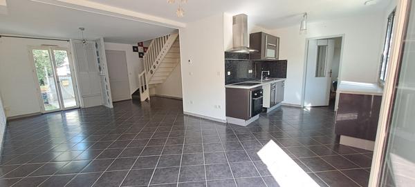 Maison à vendre à Étampes - 5 pièces, 3 chambres, calme et confort