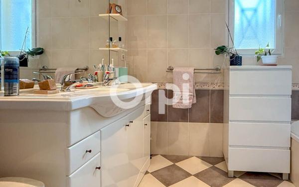 Maison à vendre    4 pièces •  Rochefort