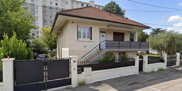 Appartement 4 pièces de 90 m2 carrez (145m2 utiles) au Dernier Etage - Seyssinet Pariset