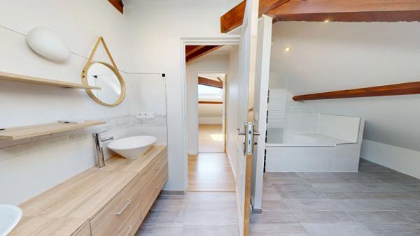 Appartement 4 pièces de 90 m2 carrez (145m2 utiles) au Dernier Etage - Seyssinet Pariset