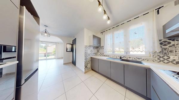 Appartement 4 pièces de 90 m2 carrez (145m2 utiles) au Dernier Etage - Seyssinet Pariset