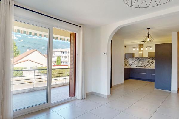 Appartement 4 pièces de 90 m2 carrez (145m2 utiles) au Dernier Etage - Seyssinet Pariset