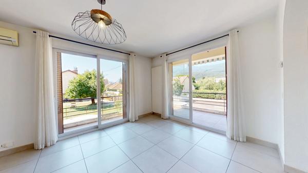 Appartement 4 pièces de 90 m2 carrez (145m2 utiles) au Dernier Etage - Seyssinet Pariset