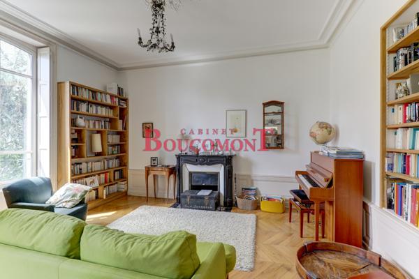 Appartement 9 pièce(s) 6 chambre(s) 236 m²
