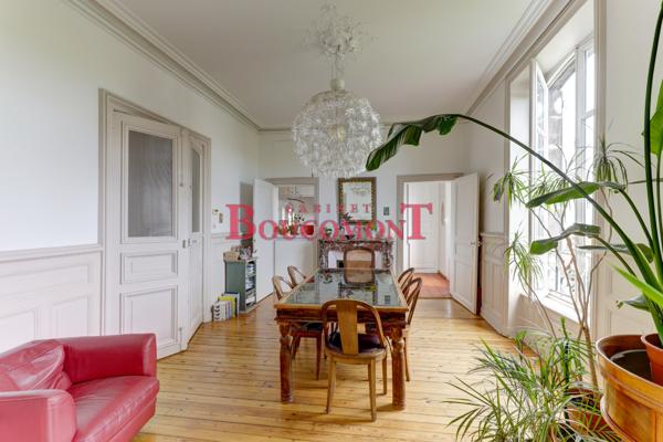 Appartement 9 pièce(s) 6 chambre(s) 236 m²