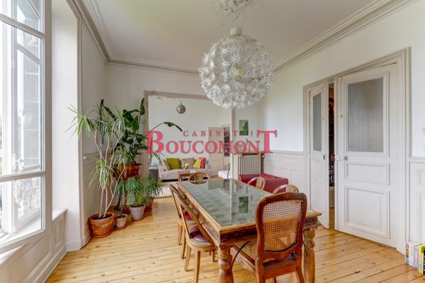 Appartement 9 pièce(s) 6 chambre(s) 236 m²