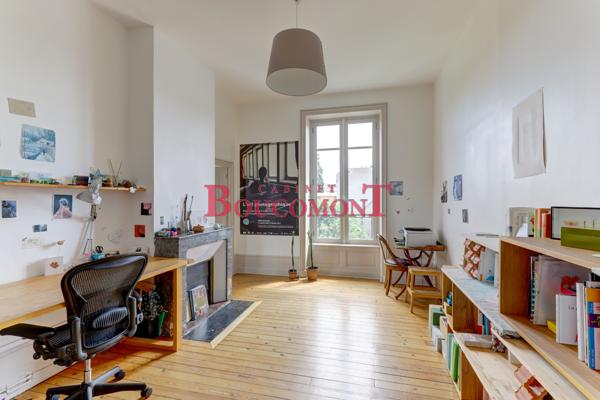 Appartement 9 pièce(s) 6 chambre(s) 236 m²