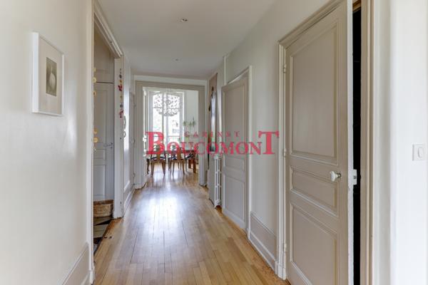 Appartement 9 pièce(s) 6 chambre(s) 236 m²