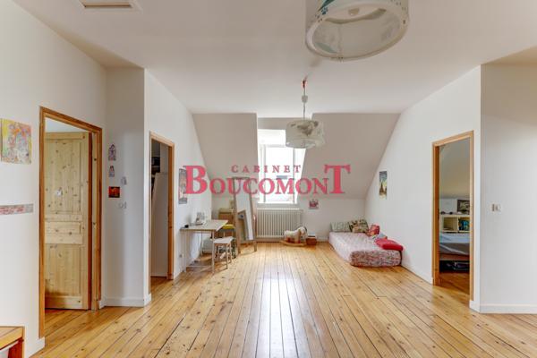 Appartement 9 pièce(s) 6 chambre(s) 236 m²