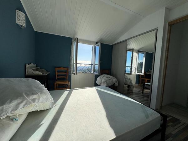 Villa de caractère  171 m²  5 chambres, dépendance, piscine  Magnifique vue mer ? Calme absolu