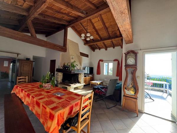 Villa de caractère  171 m²  5 chambres, dépendance, piscine  Magnifique vue mer ? Calme absolu