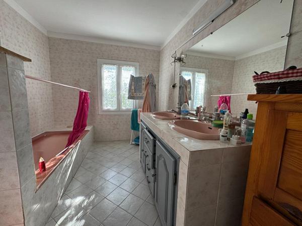 Villa de caractère  171 m²  5 chambres, dépendance, piscine  Magnifique vue mer ? Calme absolu