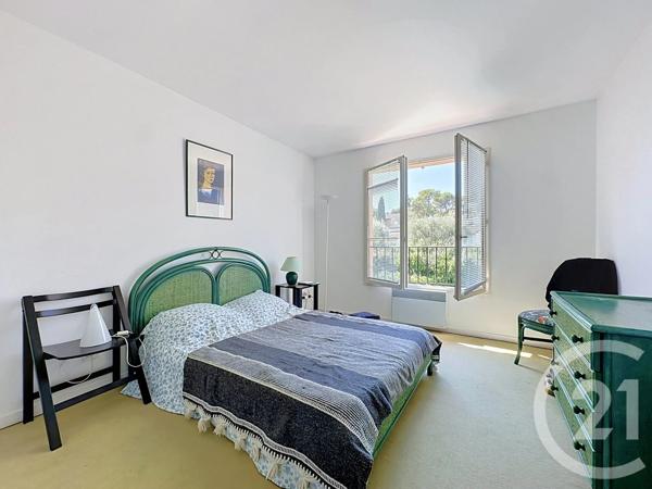Maison à vendre  4 pièces - 131 m 2   MOUGINS  - 06