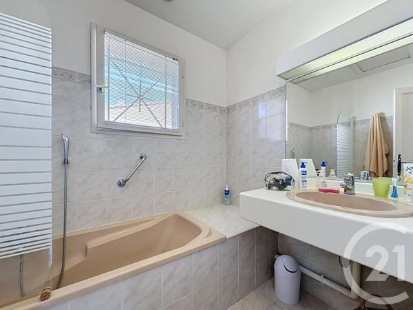 Maison à vendre  4 pièces - 131 m 2   MOUGINS  - 06