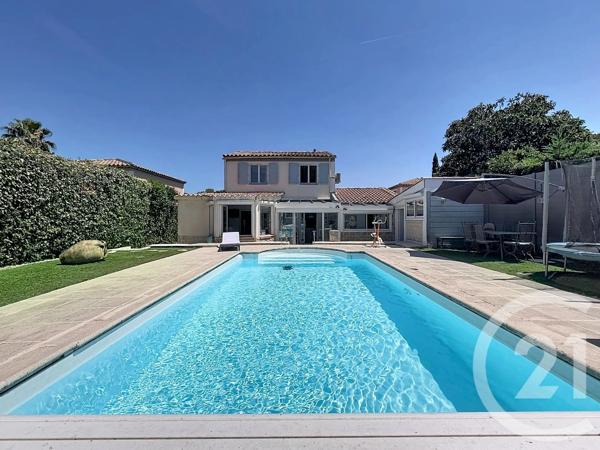 Maison à vendre  4 pièces - 131 m 2   MOUGINS  - 06