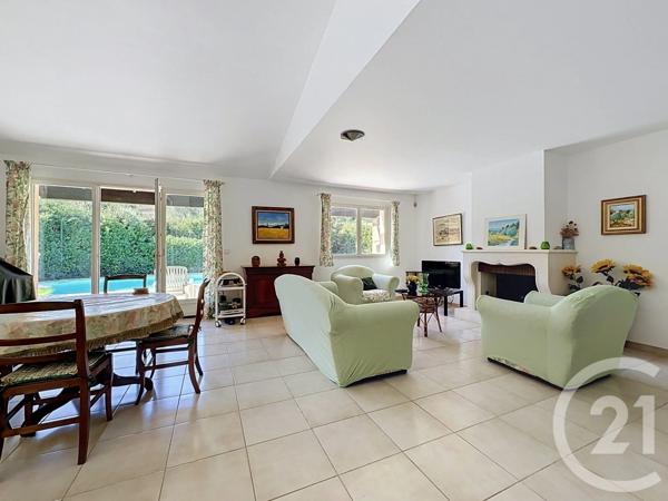 Maison à vendre  4 pièces - 131 m 2   MOUGINS  - 06