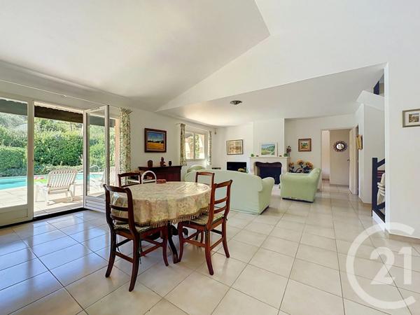 Maison à vendre  4 pièces - 131 m 2   MOUGINS  - 06