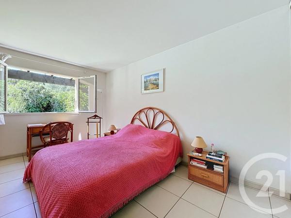 Maison à vendre  4 pièces - 131 m 2   MOUGINS  - 06