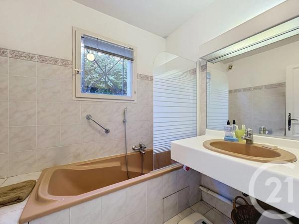 Maison à vendre  4 pièces - 131 m 2   MOUGINS  - 06