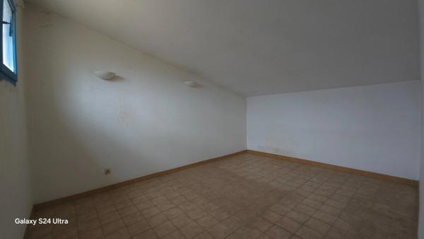 Rare ! Grande villa avec jardin arboré au calme à Coursan 160 m2 environ