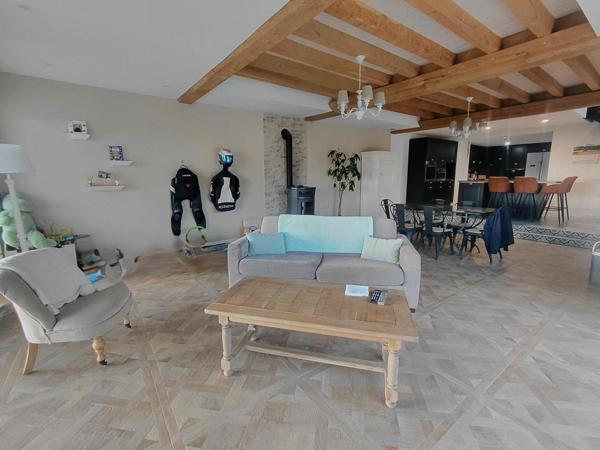 Maison à Fresnay-sur-Sarthe, 72130 - 5 pièces 180m²