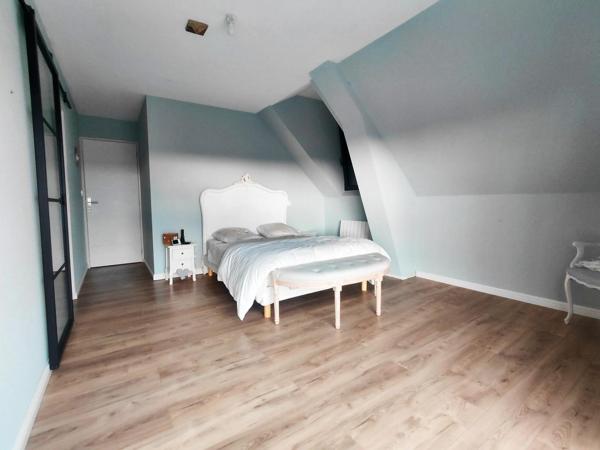 Maison à Fresnay-sur-Sarthe, 72130 - 5 pièces 180m²
