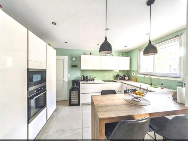 Maison type 6 de 140 m² sur 500 m² de terrain avec piscine et garage