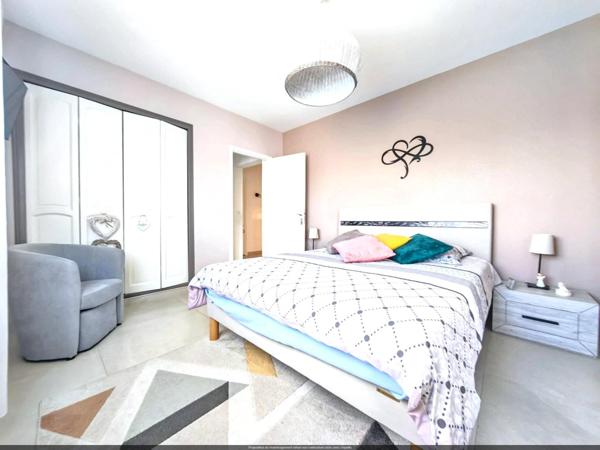 Maison type 6 de 140 m² sur 500 m² de terrain avec piscine et garage