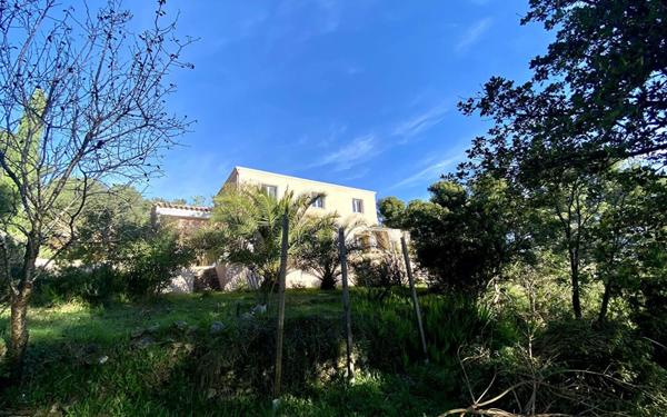 Maison à vendre    5 pièces • 180 m2 La Seyne-sur-Mer