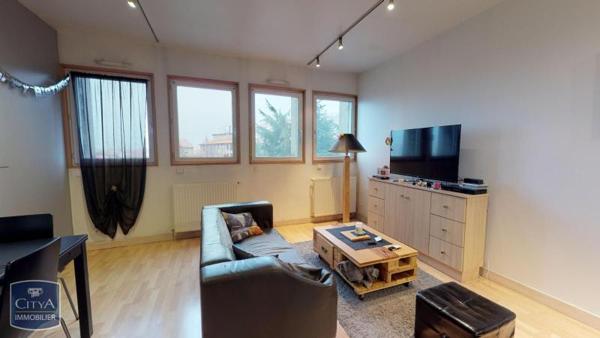 Appartement à louer 2 pièces 56.08m²