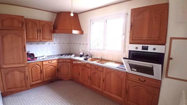 Vue sur la terrasse, avec un bel espace extérieur