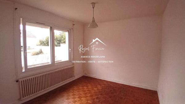 Vue sur la terrasse, avec un bel espace extérieur