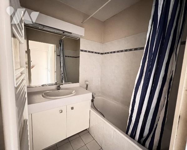LYON 7ème - proche place Jean Macé - T4 de 88,03 m² avec balcon dans résidence 2000