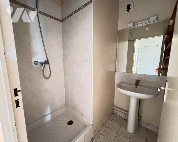 LYON 7ème - proche place Jean Macé - T4 de 88,03 m² avec balcon dans résidence 2000