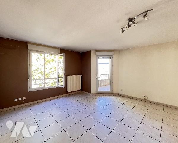 LYON 7ème - proche place Jean Macé - T4 de 88,03 m² avec balcon dans résidence 2000
