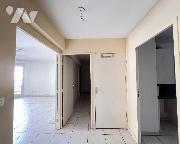 LYON 7ème - proche place Jean Macé - T4 de 88,03 m² avec balcon dans résidence 2000