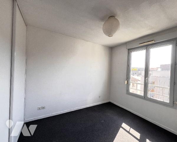 LYON 7ème - proche place Jean Macé - T4 de 88,03 m² avec balcon dans résidence 2000