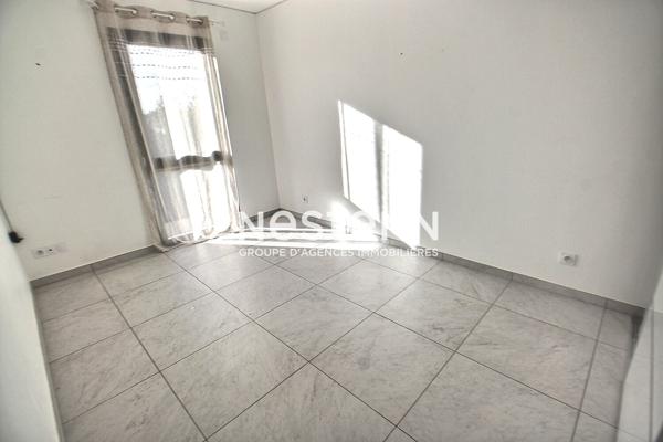 Venissieux-Limite St-Fons: Proche tramways T4 Maison recente RT2012 avec garage et jardin arboré